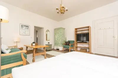 Ein Bett oder Betten in einem Zimmer der Unterkunft Villa Waldfrieden - Ferienwohnungen und -Haus