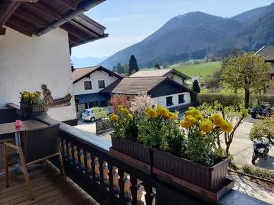 Ein allgemeiner Bergblick oder ein Berglick von der Pension aus