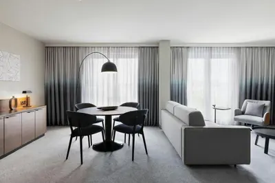 Ein Sitzbereich in der Unterkunft Courtyard by Marriott Munich City East