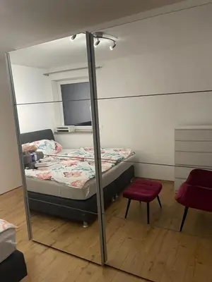 Ein Bett oder Betten in einem Zimmer der Unterkunft Helle großzügige ruhige Dreizimmerwohnung in Altstadtnähe mit kostenlosem Tiefgaragenstellplatz