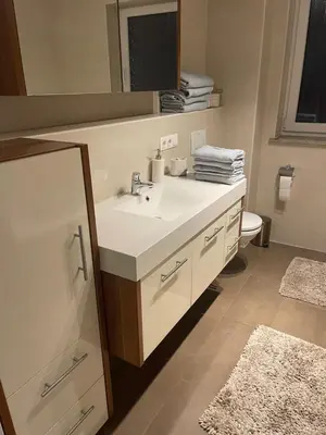 Ein Badezimmer in der Unterkunft Helle großzügige ruhige Dreizimmerwohnung in Altstadtnähe mit kostenlosem Tiefgaragenstellplatz