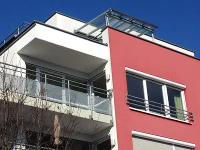 Ein Balkon oder eine Terrasse in der Unterkunft Helle großzügige ruhige Dreizimmerwohnung in Altstadtnähe mit kostenlosem Tiefgaragenstellplatz