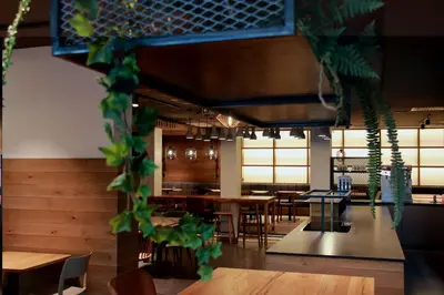 Ein Restaurant oder anderes Speiselokal in der Unterkunft CVJM Jugendhotel München