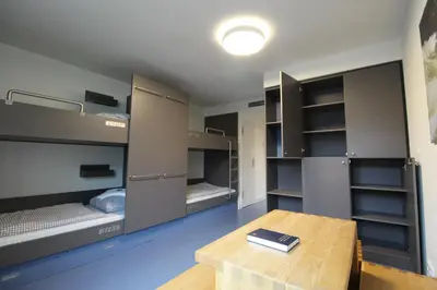 Ein Bett oder Betten in einem Zimmer der Unterkunft CVJM Jugendhotel München