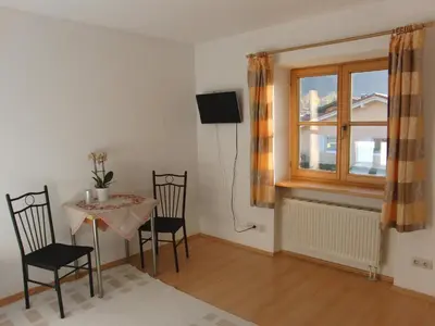 Ein Sitzbereich in der Unterkunft Ferienwohnung Bäumler