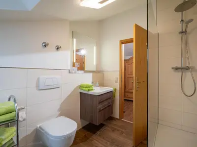 Ein Badezimmer in der Unterkunft Wellness Ferienwohnung mit Hallenbad und Sauna