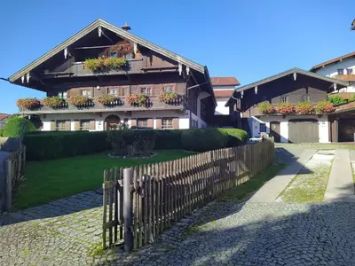 Das Gebäude in dem sich die Pension befindet