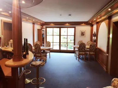 Ein Sitzbereich in der Unterkunft Hotel am Wiesenhang - Garni