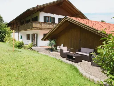 Ein Garten an der Unterkunft Hotel am Wiesenhang - Garni