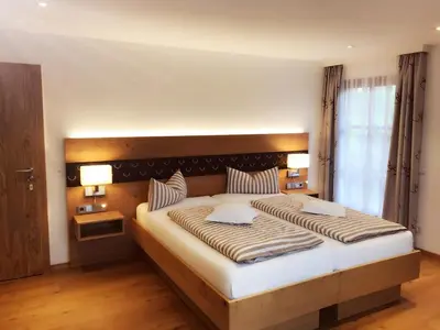 Ein Bett oder Betten in einem Zimmer der Unterkunft Hotel am Wiesenhang - Garni