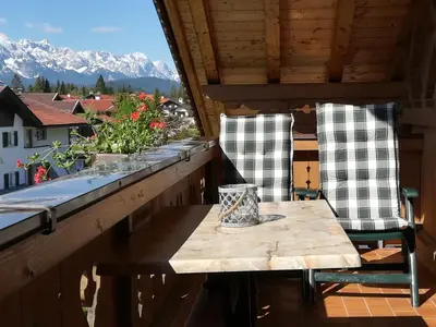 Ein allgemeiner Bergblick oder ein Berglick von der Ferienwohnung aus