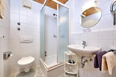Ein Badezimmer in der Unterkunft Gästehaus Anneliese