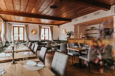 Ein Restaurant oder anderes Speiselokal in der Unterkunft Angermühle Landgasthof