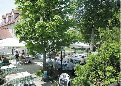 Ein Garten an der Unterkunft Landgasthof - Hotel Reindlschmiede