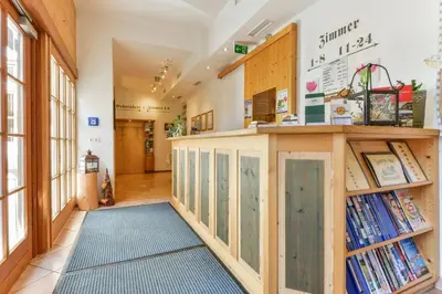 Die Bibliothek im Hotel