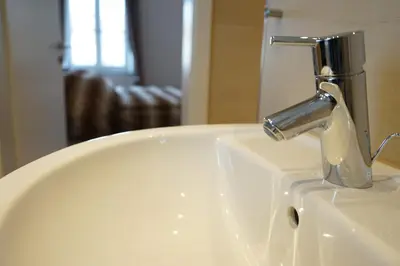 Ein Badezimmer in der Unterkunft Mara Restaurant & Hotel