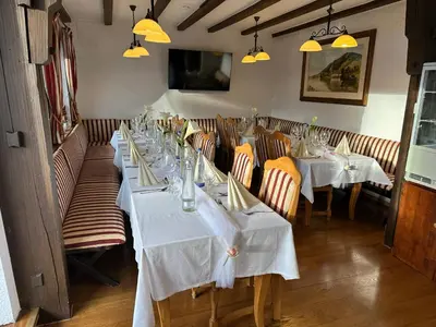 Ein Restaurant oder anderes Speiselokal in der Unterkunft Hotel Gundl Alm