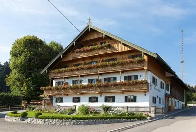 Das Gebäude in dem sich das Gasthaus befindet