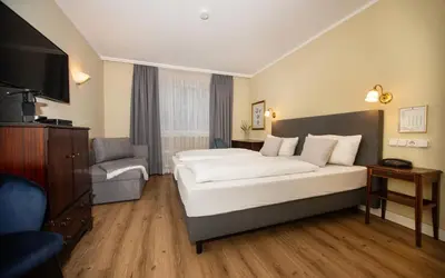 Ein Bett oder Betten in einem Zimmer der Unterkunft Hotel Altmünchen by Blattl