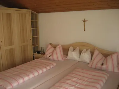 Ein Bett oder Betten in einem Zimmer der Unterkunft Gästehaus Proisl