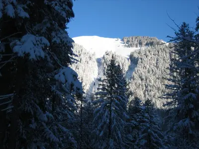 Ein allgemeiner Bergblick oder ein Berglick von der Pension aus