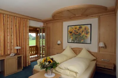 Ein Sitzbereich in der Unterkunft Landhotel Hoisl-Bräu