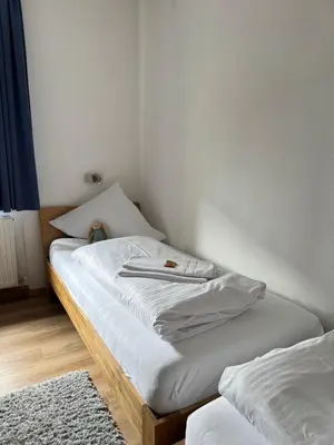 Ein Bett oder Betten in einem Zimmer der Unterkunft Hotel Hasen Kaufbeuren Allgäu