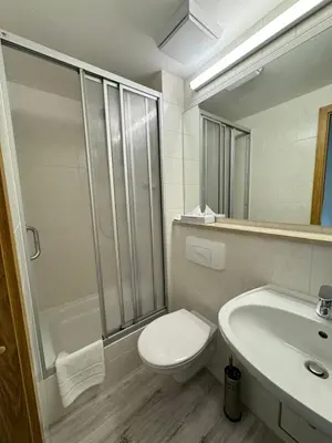 Ein Badezimmer in der Unterkunft Hotel Hasen Kaufbeuren Allgäu