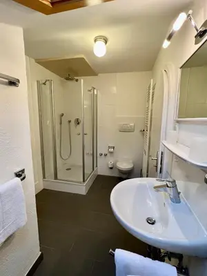 Ein Badezimmer in der Unterkunft Gästehaus Alpvital
