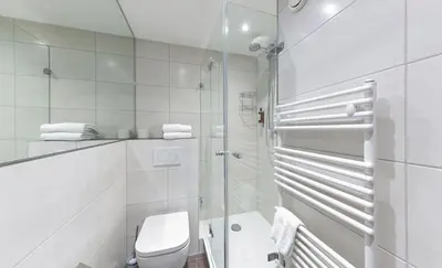 Ein Badezimmer in der Unterkunft centerroom München City
