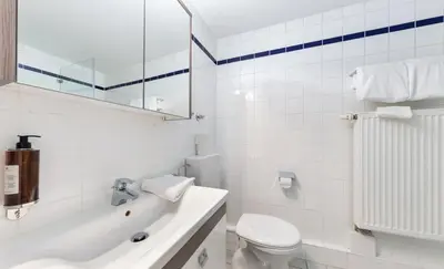 Ein Badezimmer in der Unterkunft centerroom München City