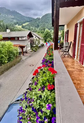 Ein allgemeiner Bergblick oder ein Berglick von des Hotels aus