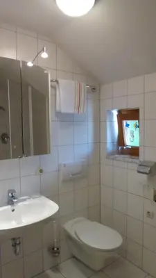 Ein Badezimmer in der Unterkunft Haus Rosmarin