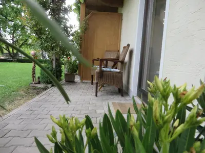 Ein Garten an der Unterkunft Landhaus Familie Doll Ferienwohnung Emerde