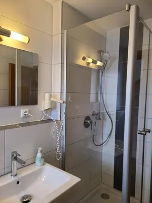 Ein Badezimmer in der Unterkunft Landgasthof Wangerstuben