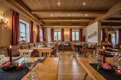 Ein Restaurant oder anderes Speiselokal in der Unterkunft Landgasthof Wangerstuben