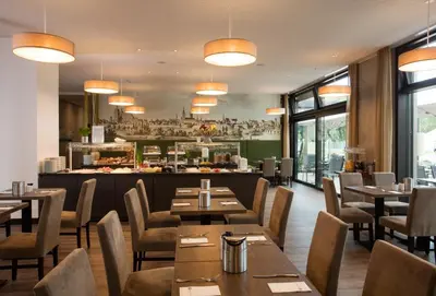 Ein Restaurant oder anderes Speiselokal in der Unterkunft Hotel am Campus