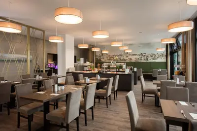 Ein Restaurant oder anderes Speiselokal in der Unterkunft Hotel am Campus