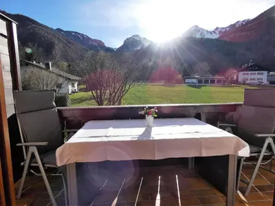 Ein allgemeiner Bergblick oder ein Berglick von der Ferienwohnung aus