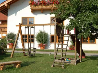 Ein Kinderspielbereich in der Unterkunft Utznhof