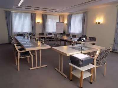 Der Geschäftsbereich oder Konferenzraum in der Unterkunft Hotel 