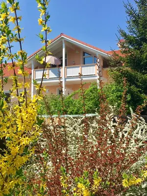 Ein Garten an der Unterkunft Shania Residence