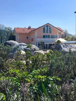 Ein Garten an der Unterkunft Shania Residence