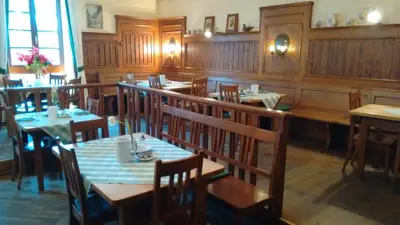 Ein Restaurant oder anderes Speiselokal in der Unterkunft Altstadt- und Businesshotel Pfaubräu - Brauereigasthof - Frühstücksbuffet - kostenfreie Radgarage - Hunde willkommen