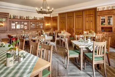 Ein Restaurant oder anderes Speiselokal in der Unterkunft Altstadt- und Businesshotel Pfaubräu - Brauereigasthof - Frühstücksbuffet - kostenfreie Radgarage - Hunde willkommen