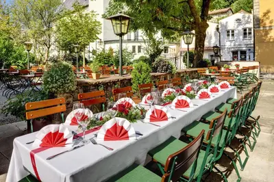 Ein Garten an der Unterkunft Altstadt- und Businesshotel Pfaubräu - Brauereigasthof - Frühstücksbuffet - kostenfreie Radgarage - Hunde willkommen