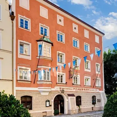 Altstadt- und Businesshotel Pfaubräu - Brauereigasthof - Frühstücksbuffet - kostenfreie Radgarage - Hunde willkommen