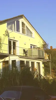 Das Gebäude in dem sich das Privatzimmer befindet