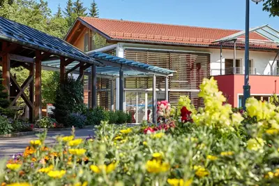 Ein Garten an der Unterkunft AURA-HOTEL Saulgrub