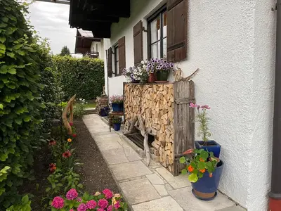 Ein Garten an der Unterkunft Ferienwohnung Sachrang